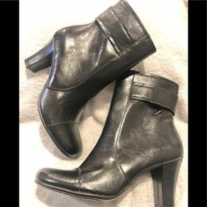 A2 unique black ankle boots with side belts